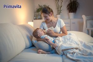 tư thế cho trẻ sơ sinh bú bình đúng cách