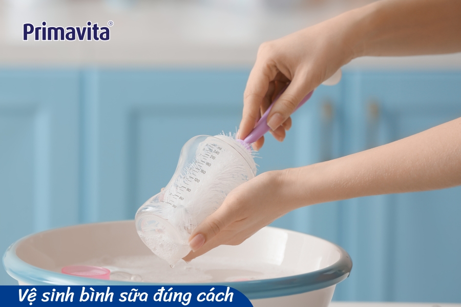 Vệ sinh bình sữa 