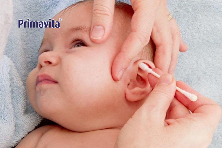 Cách vệ sinh tai ngoài cho bé