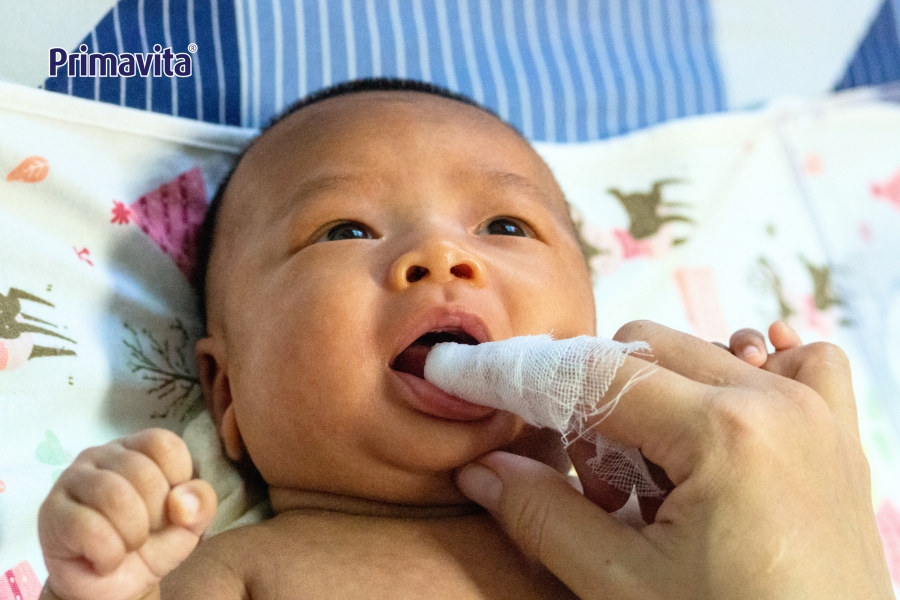 Cách vệ sinh nướu cho bé 
